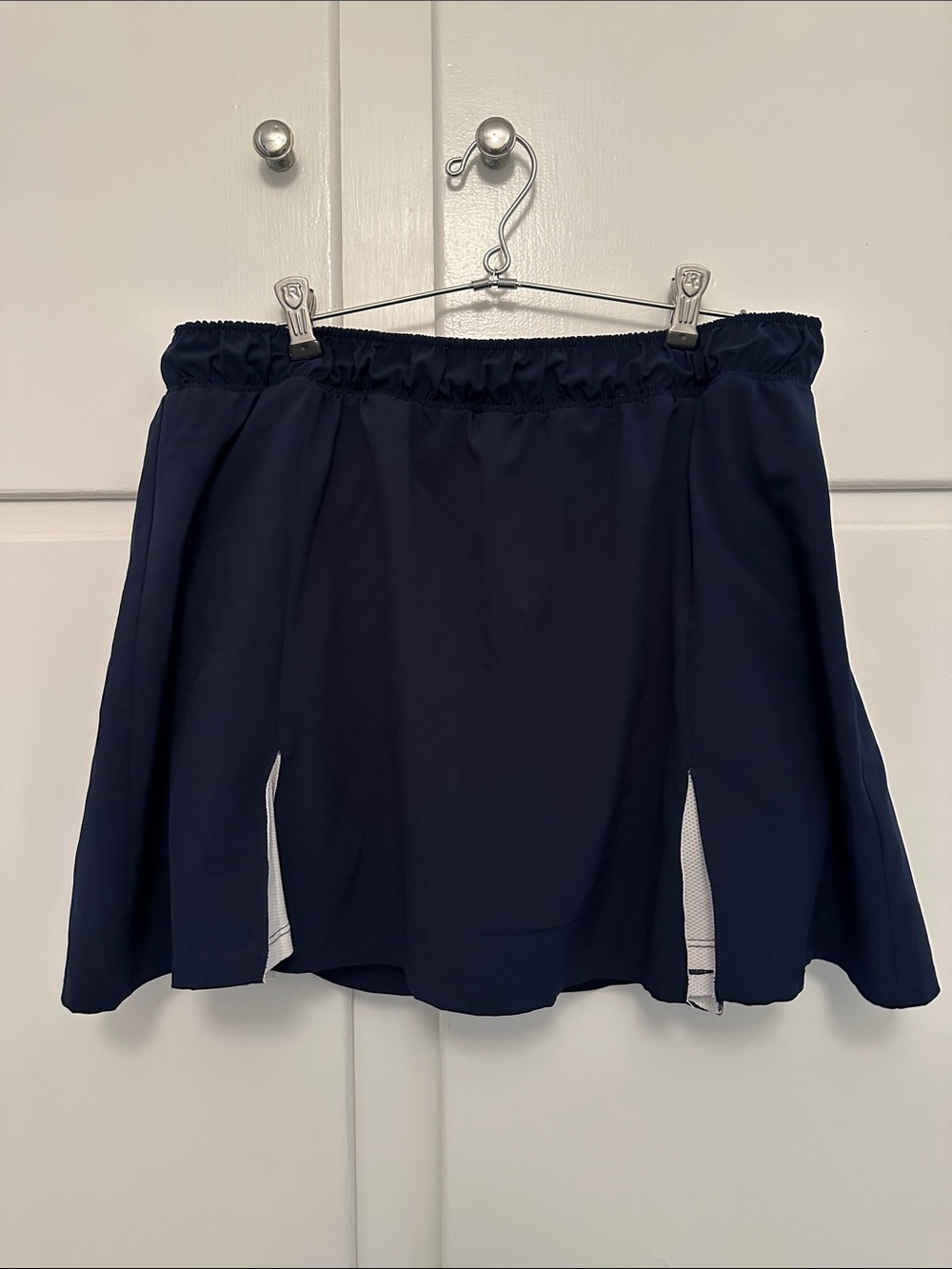 LIKE NEW Sincerely Jules Navy Active Skort with White Mesh Side Slits